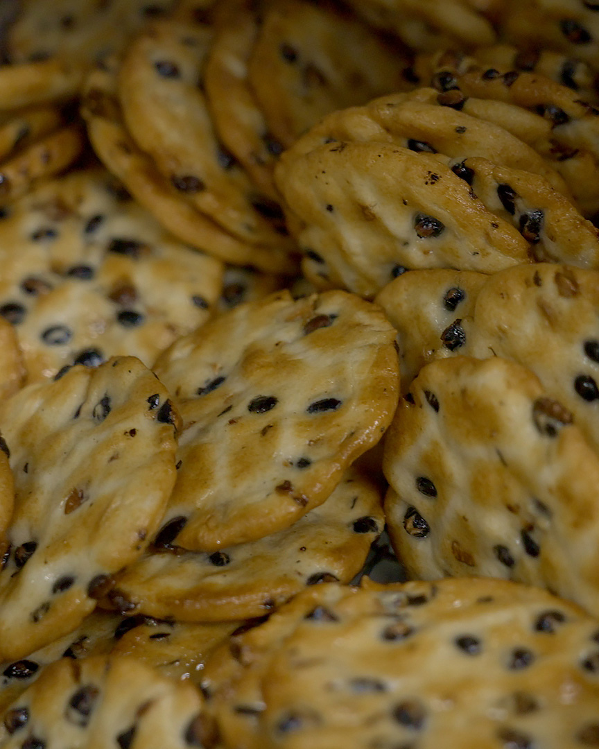 岩塚の黒豆せんべい